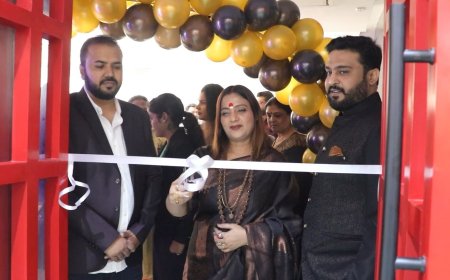 Astrologer Dr. Ritu Singh Inaugurates Second Branch of Oye! Toys