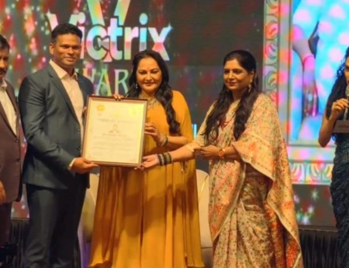 Actress Jayaprada honoured eminent personalities of the country at Dr. Jyoti Mane's Grand Victrix Awards Season 2